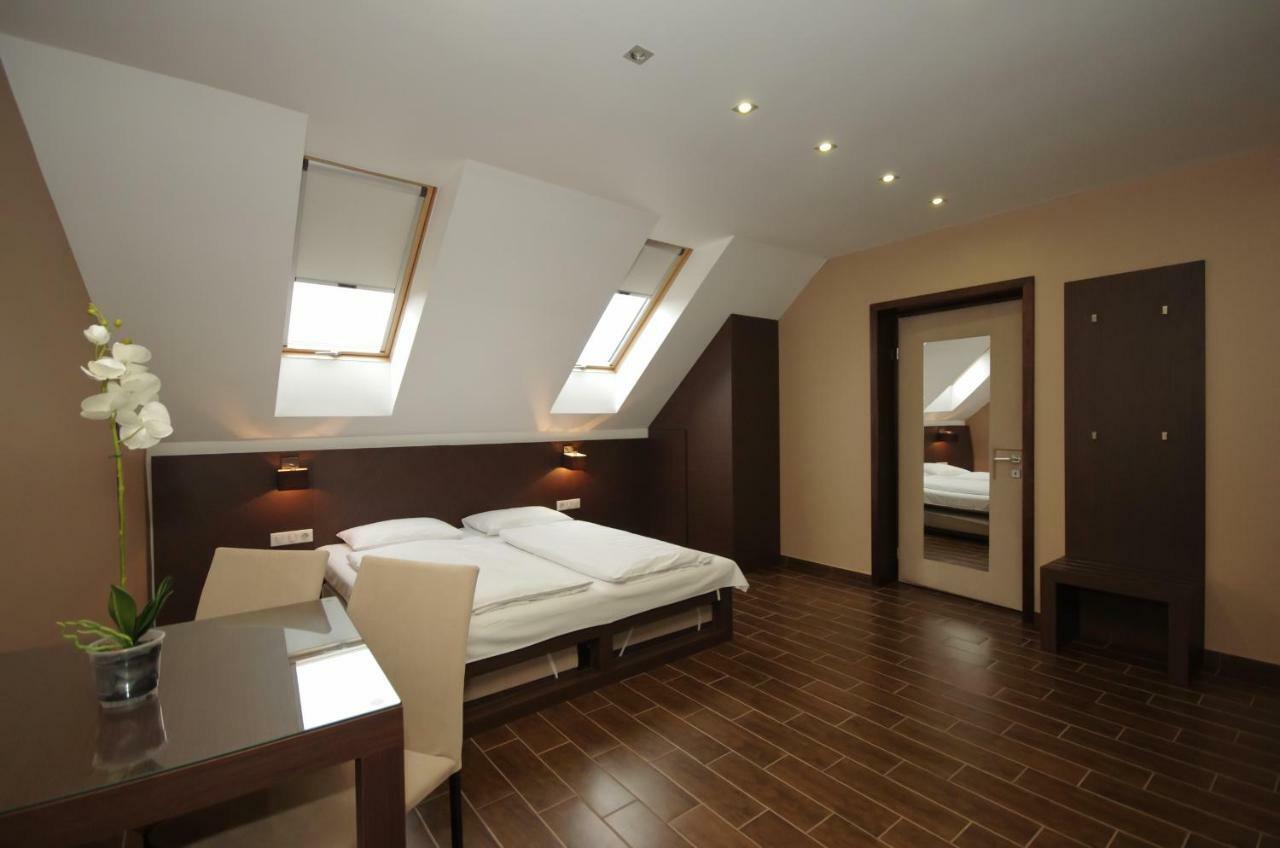 Royal Residence Apartments Gyula Ngoại thất bức ảnh