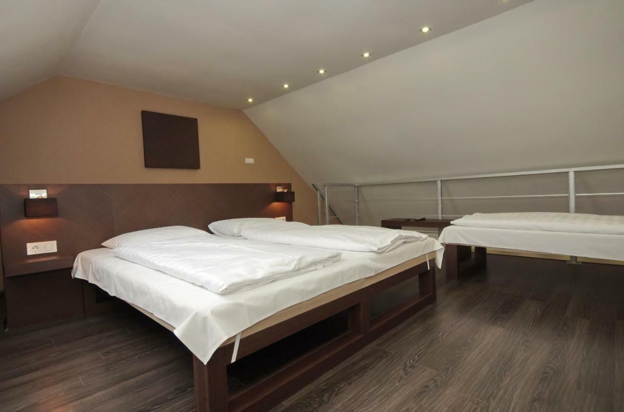 Royal Residence Apartments Gyula Ngoại thất bức ảnh